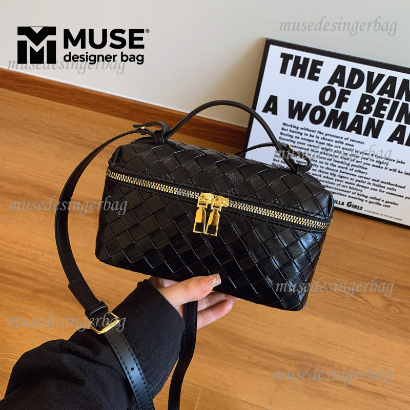 Luxury Brand Designer Bag 2025 Free Shipping High-End Stylish Small Hand Bag for Women New Cosmetic Bag Designer Woven Handmade Purse Single Shoulder 