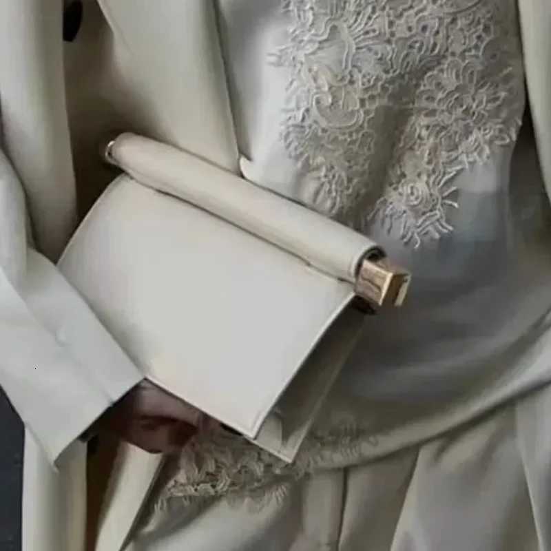 2025 New Style pu Leather Shoder Chain Crossbody Flip Cover Accordi Bags Small Square Bag Wens Handbag Y251120