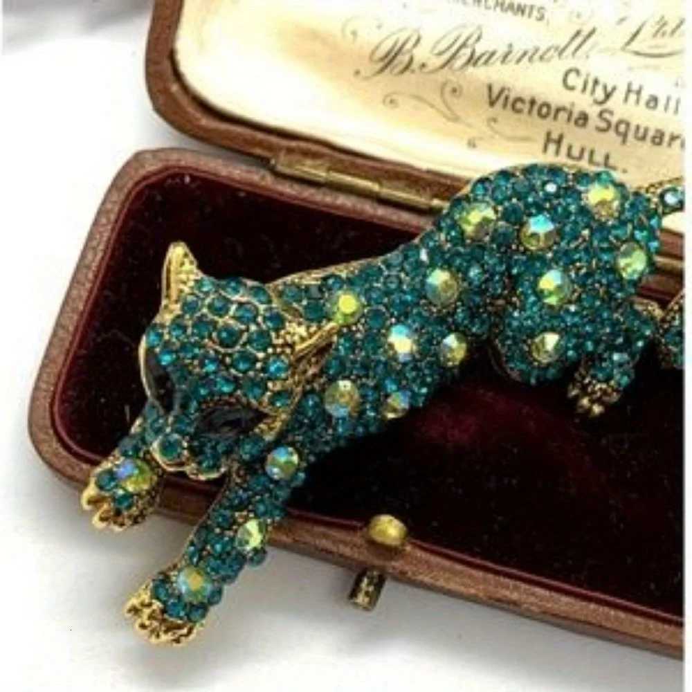 Baroque Luxury Leopard Design Mens and Womens Brooch Pins Wedding Holiday Party GiftsJewelryCostume Accessories K251120