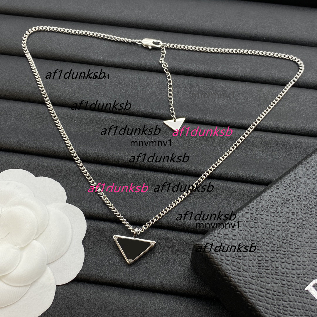 Designer Letter Necklace Brand Pendant Triangle Gold Plated Couple Necklace Choker Chain Womens pradas pra pradaa Wedding Luxury Jewelry Gift