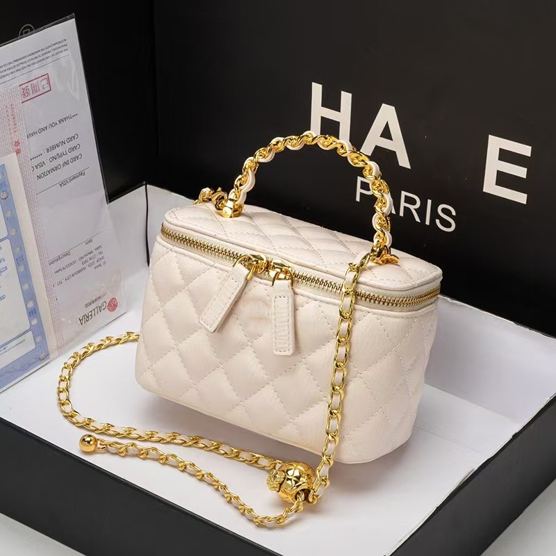 The 2025 new Parisian designer women's CC single-shoulder bagcrossbody bag high-quality classic printcasual style minimalist style fashionable and trendy bag