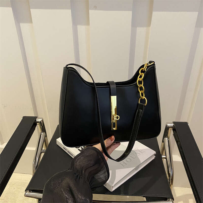Korean niche design handbag for women in autumn winter 2025, new texture handheld underarm bag, versatile and fashionable shoulder bag