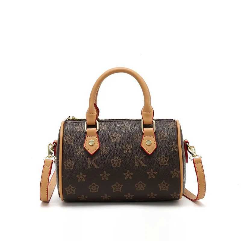 2025 New Wens Bucket Bag Large Capacity Mogram Print Tote Shoder Bag Vintage Crossbody Purse Casual Chic Handbag Y251120