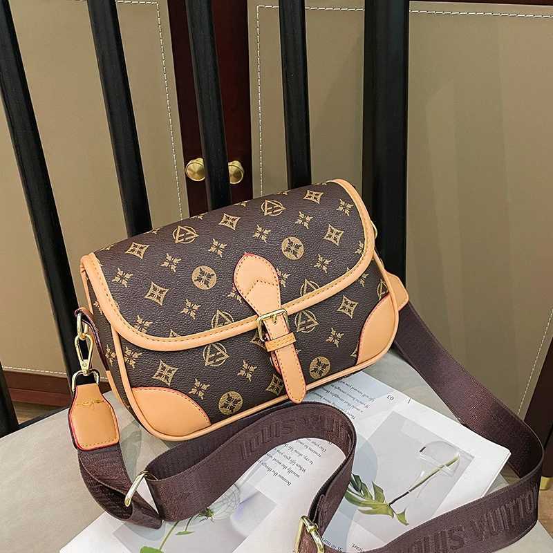 Luxury Vintage Leather Crossbody Bag For Wen With Trendy Letter And High-End Fiable Style Y251120