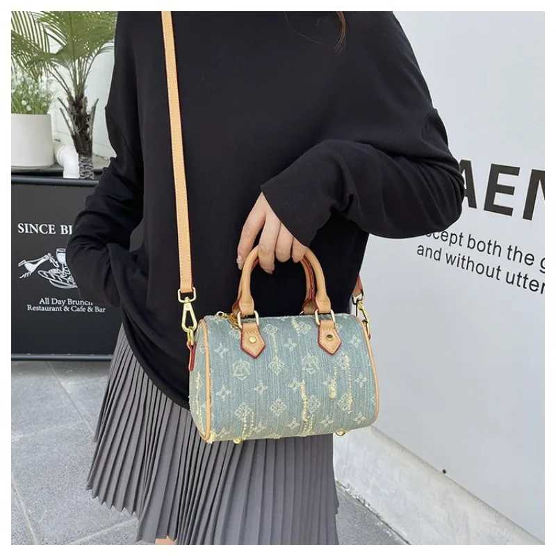 Ladies Maillard Style Cross Body Bag in Celebrity InspiredWens Adjustable Bag for Daily Use Cmuting Travel Stylish Simple Y251120