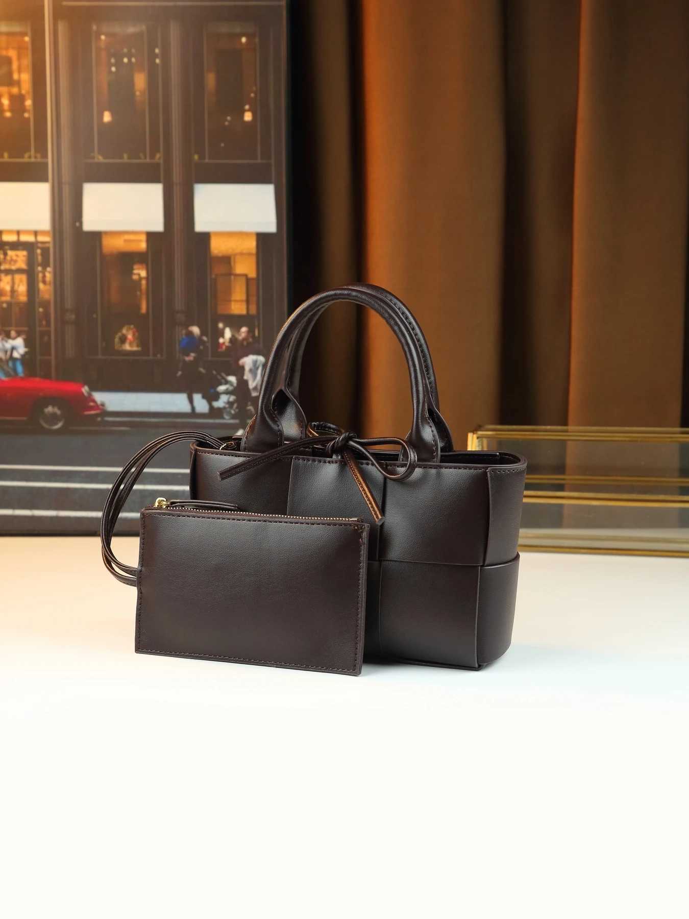 Fi versatile woven model mother and child bag portable shoder small bucket bag small vegetable basket bag Y251120