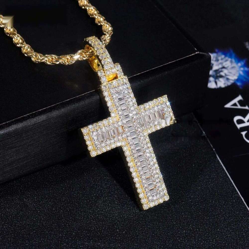 Custom Hip Hop Jewelry Sier Yellow Gold Two Tone VVS Moissanite Dia Baguette Cross Pendant For Men Women