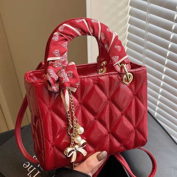 Trendy Wine Red Dia Lattice Crossbody Bags Women Fashion PU Leather Tote Hot Square Bag Lady New Delicate Small Handbag Z250303 Classic bags