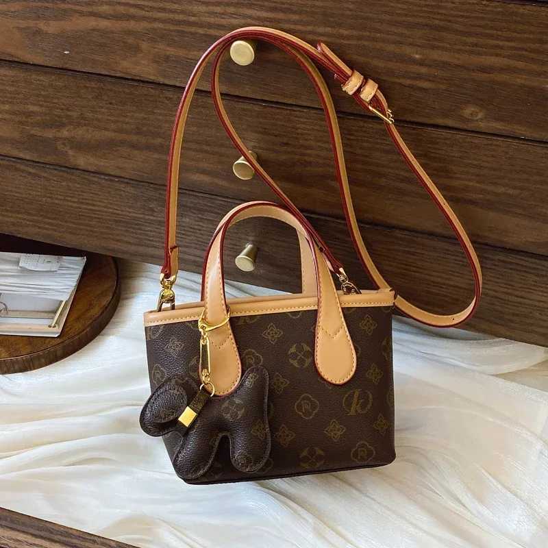 Versatile Ladies Leather Messenger Bag Adjustable Crossbody Shoder Handbag For Daily Essentials Y251120