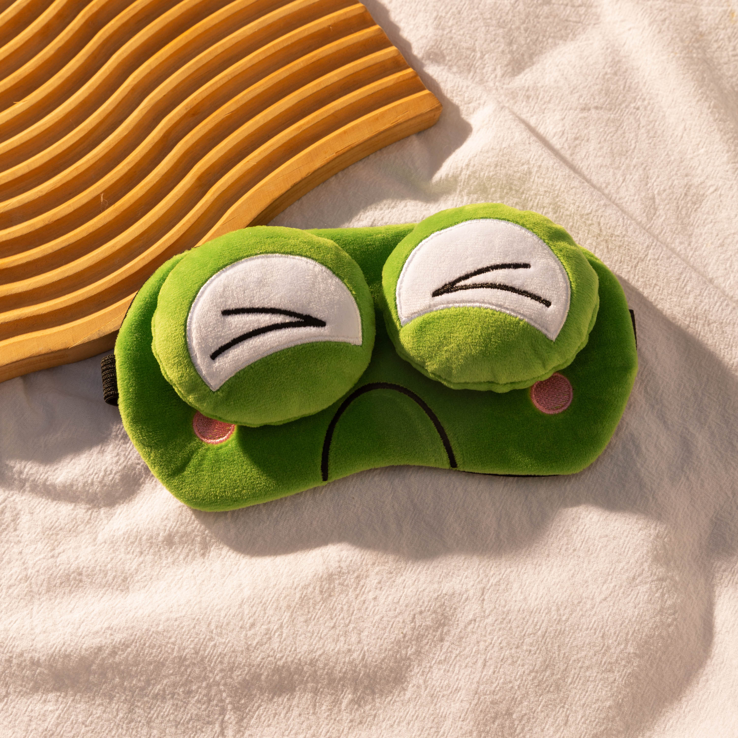 Frog-shaped cute cartoon eye mask with vivid big eyes and playful expressions, soft and skin-friendly plush ice compress eye mask, multiple styles in 