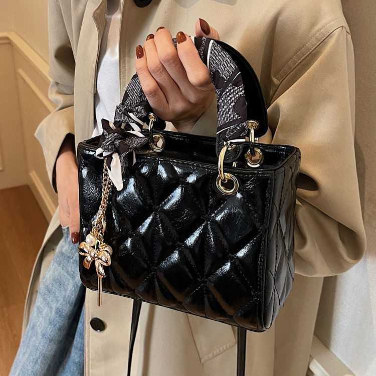 Trendy Wine Red Dia Lattice Crossbody Bags Women Fashion PU Leather Tote Hot Square Bag Lady New Delicate Small Handbag Z250303 Classic bags