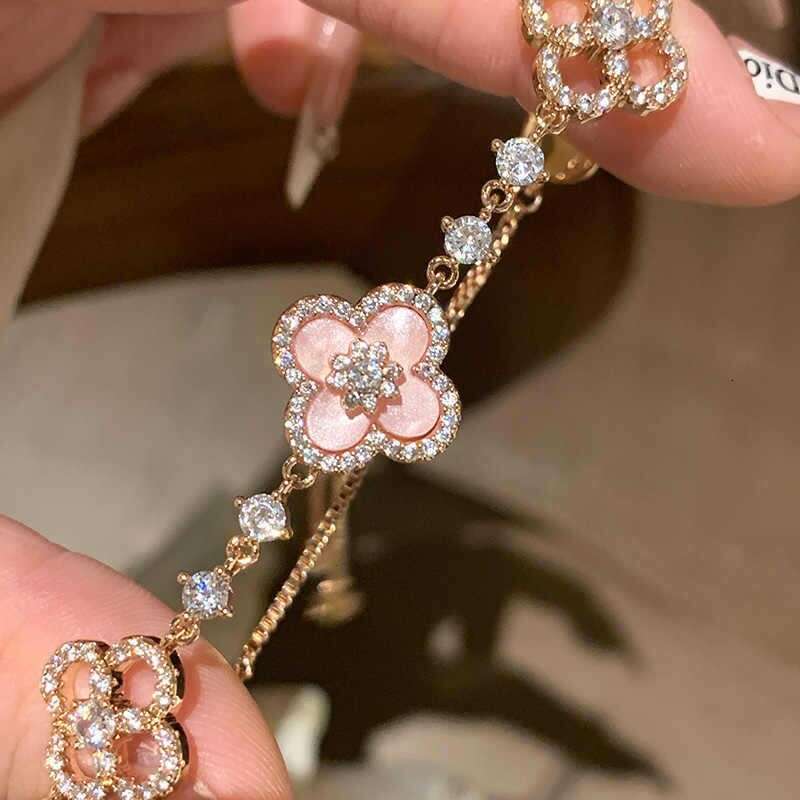 Clover Bracelet Designer jewelry 4 Leaf Diamond flower hollow out pull-out bracelet with a light luxury and high-end feel fashionable commuting versat