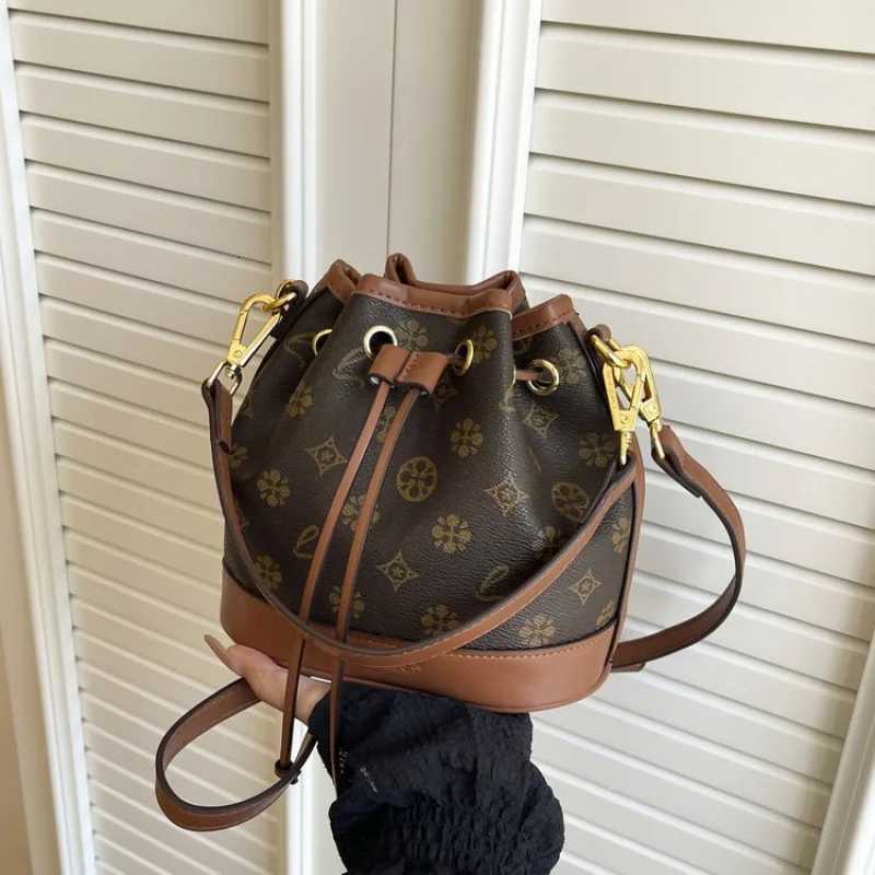 High Quality Leather Shoder Bag For Wen By Famous Designer Luxury Brand With Elegant Look And Secure Zipper Y251120