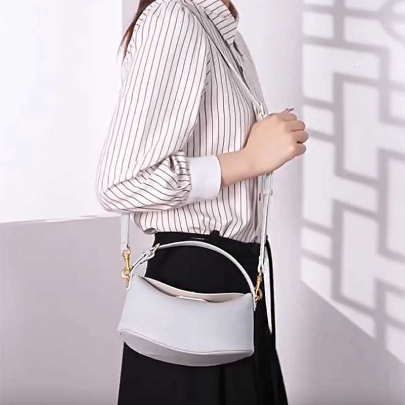 Brand Luxury Lady Bag Simple Texture Fi High-end Design Lady Shoder Bag Solid Color Versatile Trendy Lock Crossbody Bag Y251120