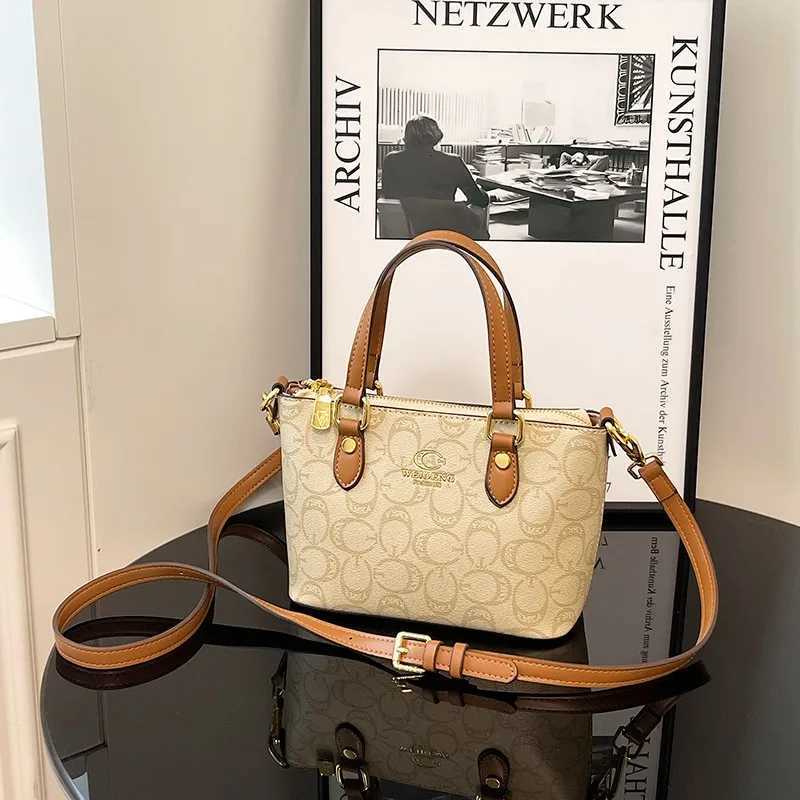 Famous Brand Classic Wens Messenger Bag Luxury Leather Crossbody Shoder Handbag Elegant Zipper Shoder Bag Y251120