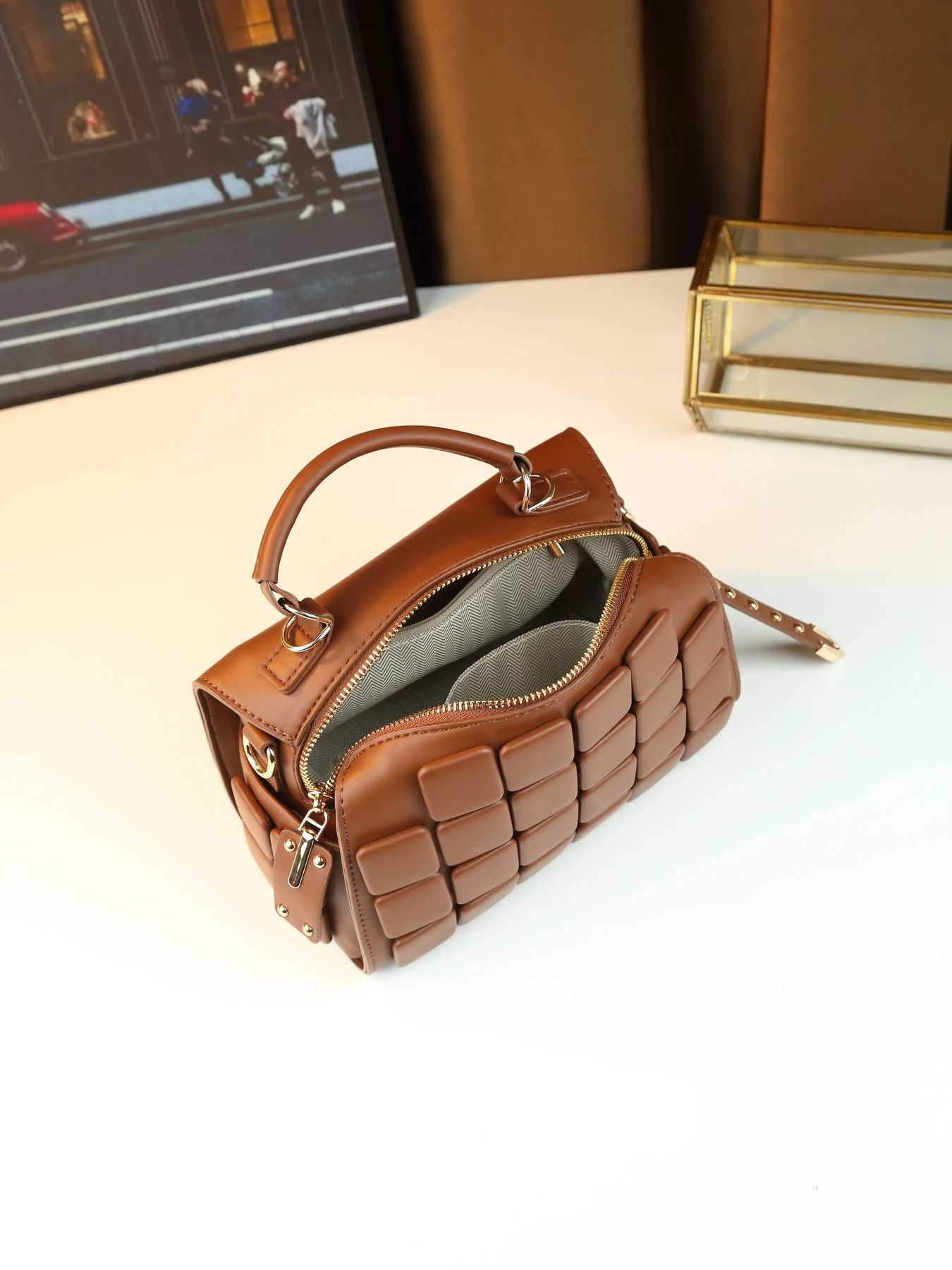 European and Persali Wens Bags Handbags New Versatile Square Fi Design Messenger Bags Small low Bags Y251120