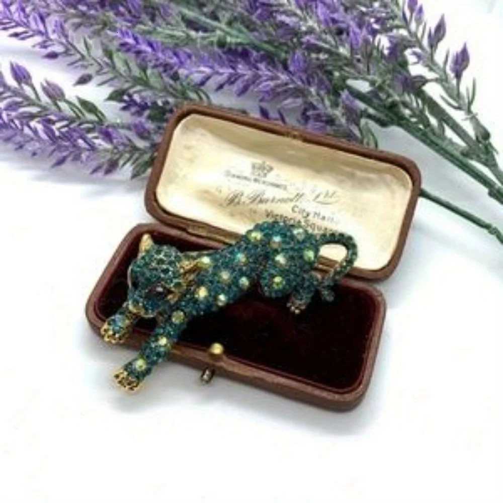 Baroque Luxury Leopard Design Mens and Womens Brooch Pins Wedding Holiday Party GiftsJewelryCostume Accessories K251120