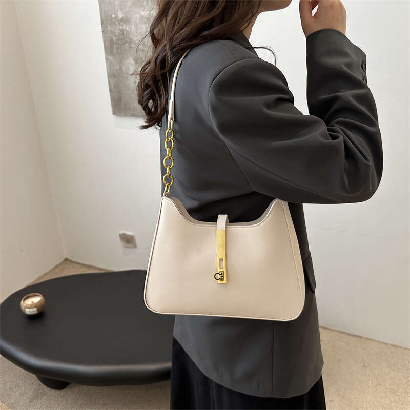 Korean niche design handbag for women in autumn winter 2025, new texture handheld underarm bag, versatile and fashionable shoulder bag
