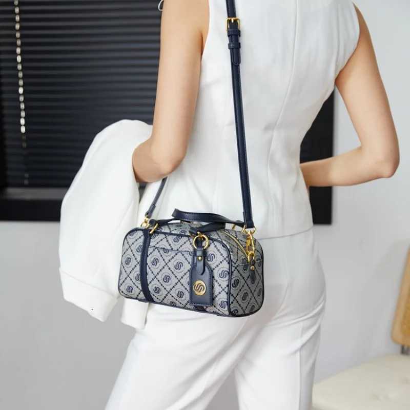 Luxury Brand Leather Wens Crossbody Bag Fiable Popar Classic Elegant Lining Elegant Paris Vintage Daily Bag Y251120