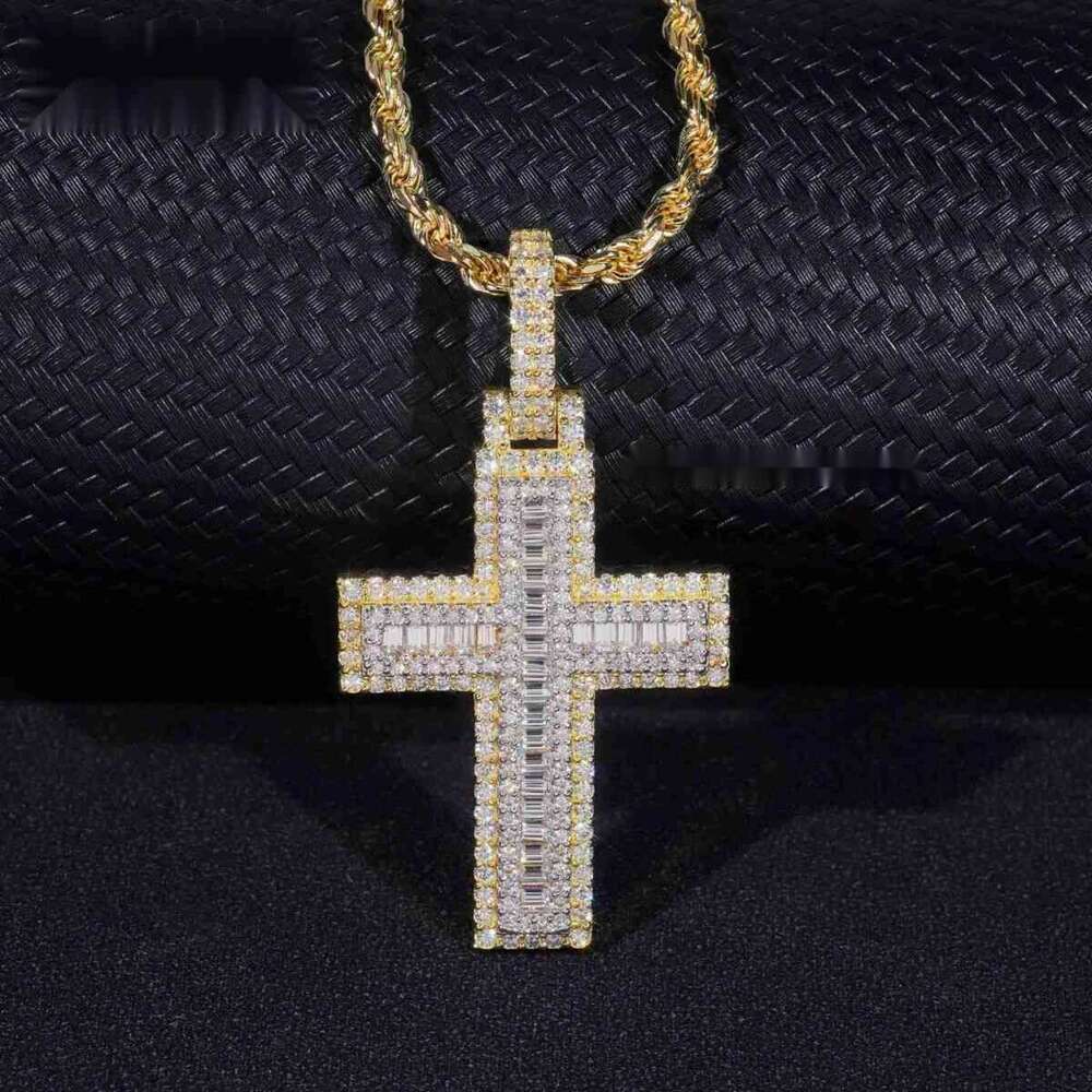 Custom Hip Hop Jewelry Sier Yellow Gold Two Tone VVS Moissanite Dia Baguette Cross Pendant For Men Women