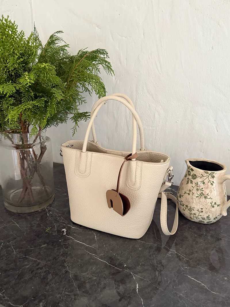 Simple Cmute Wen Shoder Bags Thread Design Ladies Crossbody Bag with Pendant Solid Color Fem Small Bucket Tote Handbag Y251120