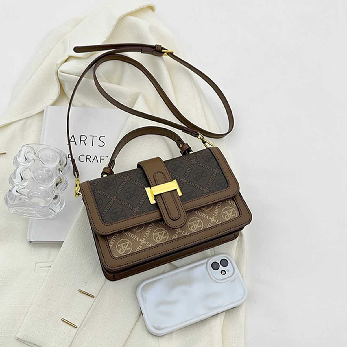 Vintage Letter-Print Crossbody Bag for Wen Quilted PU Trim Magnetic Flap Inner Zip Adjustable Strap for Daily Cmute Handbag Y251120