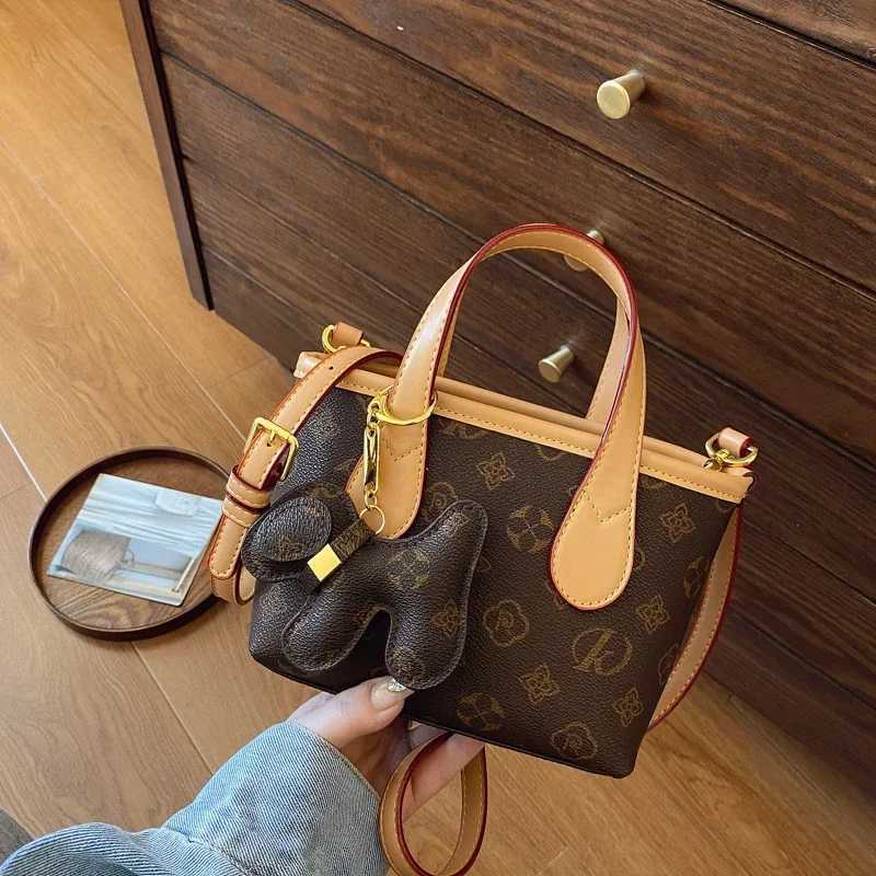 Versatile Ladies Leather Messenger Bag Adjustable Crossbody Shoder Handbag For Daily Essentials Y251120