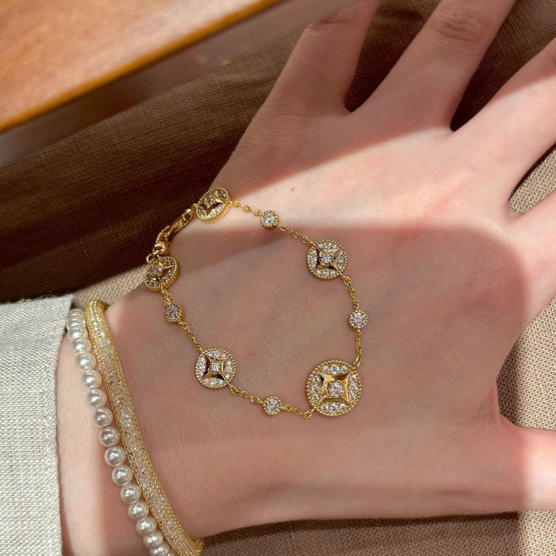 18K Real Gold Plated Zircon Star Bracelet French Retro Light Luxury High-End Design Sense Niche Jewelry - view 3