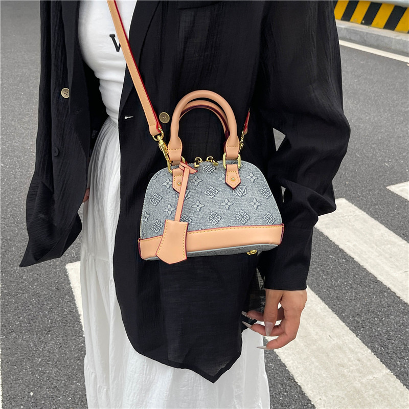 Free delivery designer bag Fashionable casual small square crossbody bag soft commuter women's bag