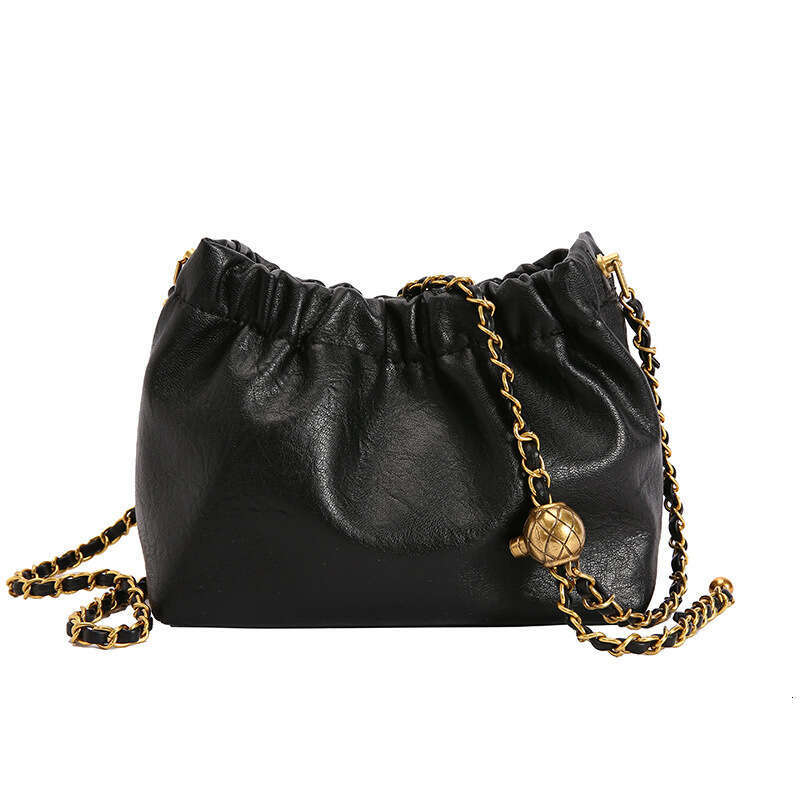 2025 new fashionable and popular niche design women's commuting chain crossbody bag, mini bucket bag