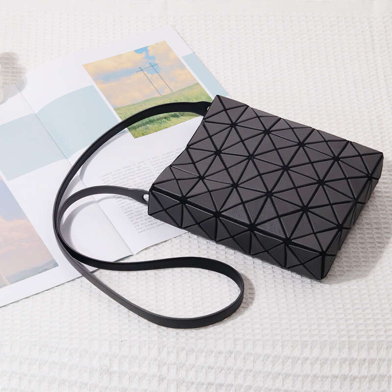 Designer Bag 2025 Japanese Small Square Box Geometric Diamond Grid New Single Shoulder Crossbody Mobile Handbag Fashionable Mini Bag
