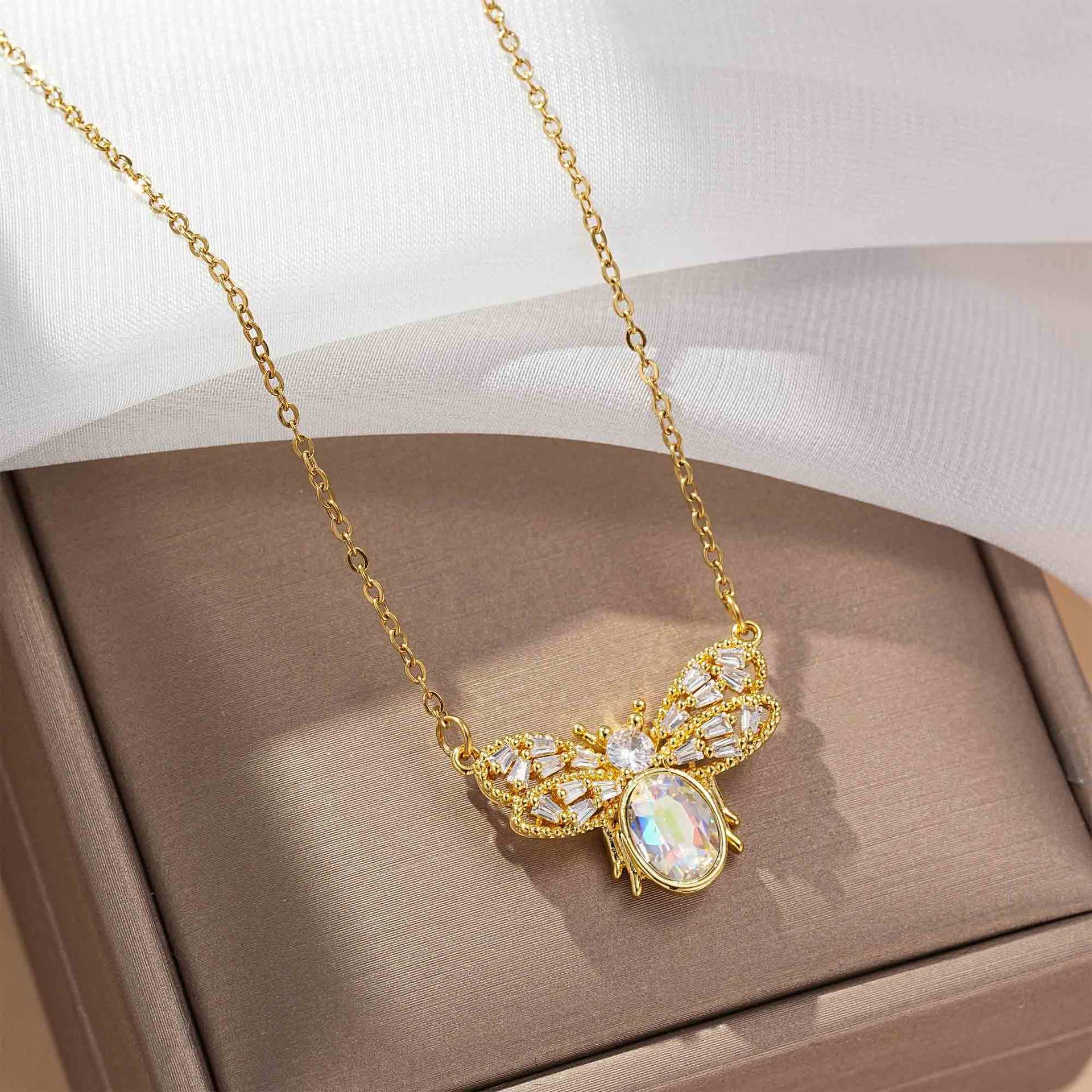 Womens necklace with dripping oil bee and dragonfly design high-end and luxury style designer necklace for jewelry woman necklace designer for women y - view 3