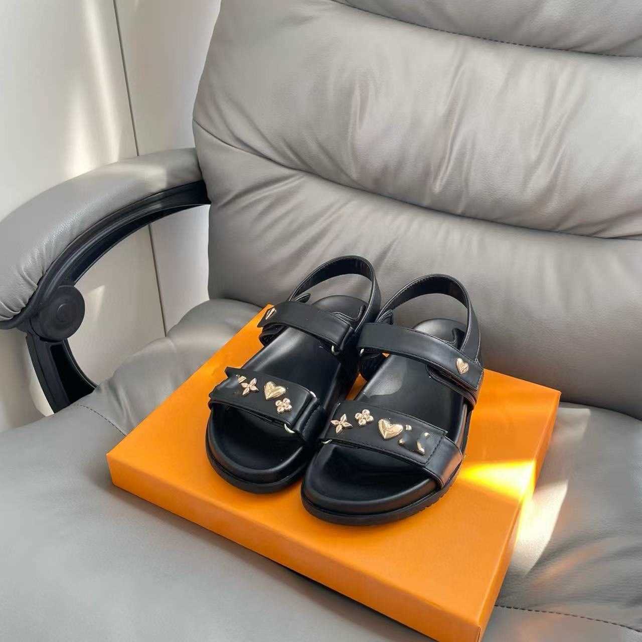 Women's Thick-soled Sandals With Buckle And Floral Lettering Summer 2025 Casual And Versatile Large Size One-strap Beach Sandals T251120