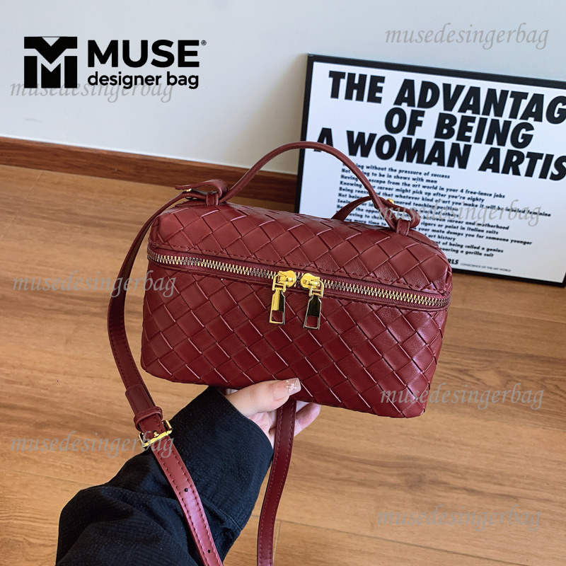 Luxury Brand Designer Bag 2025 Free Shipping High-End Stylish Small Hand Bag for Women New Cosmetic Bag Designer Woven Handmade Purse Single Shoulder 