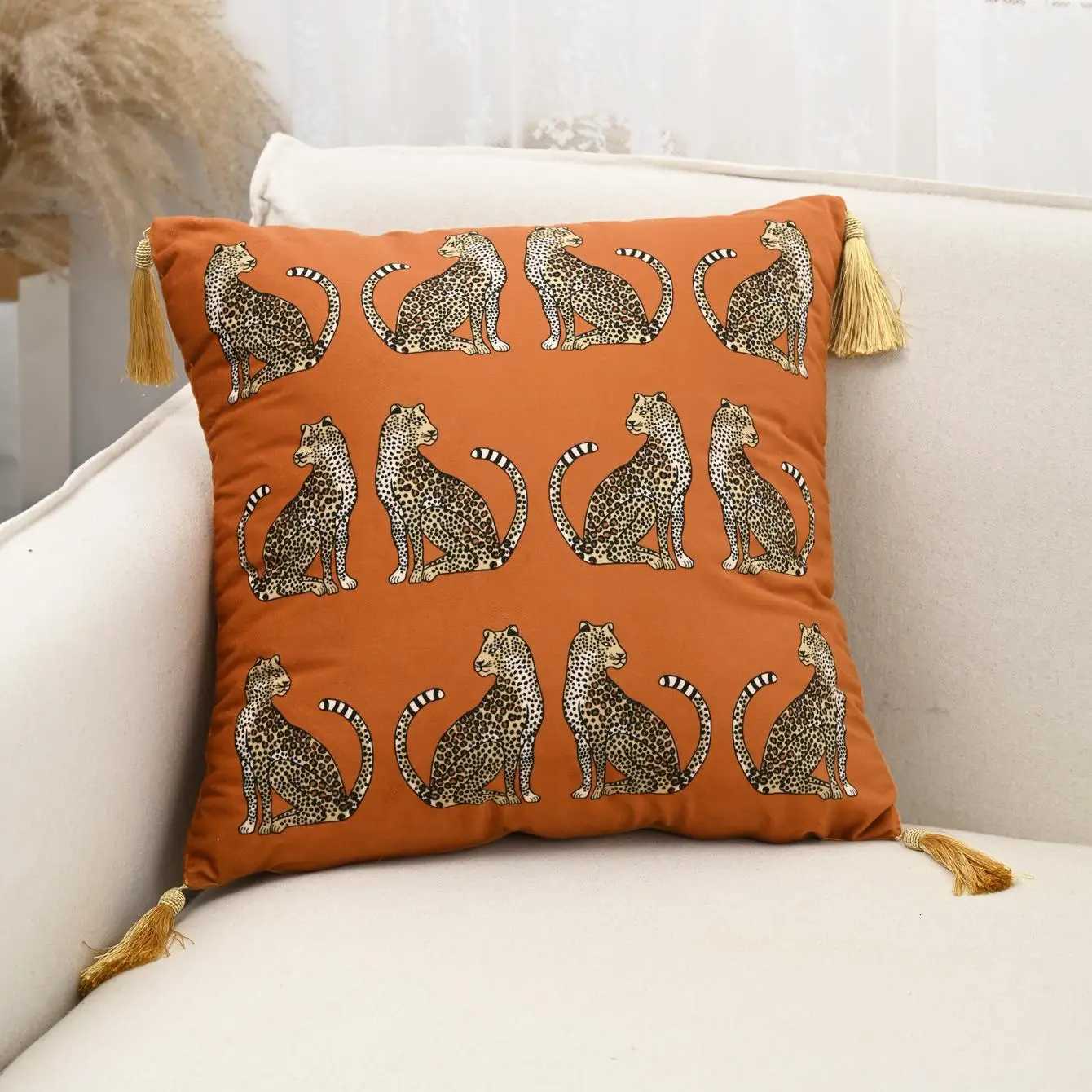 Pillow Case Vintage Leopard Print Cushion Cover Dutch Velvet Gold Border Fringe Case Nordic Light Luxury Home Throw Covers C251120