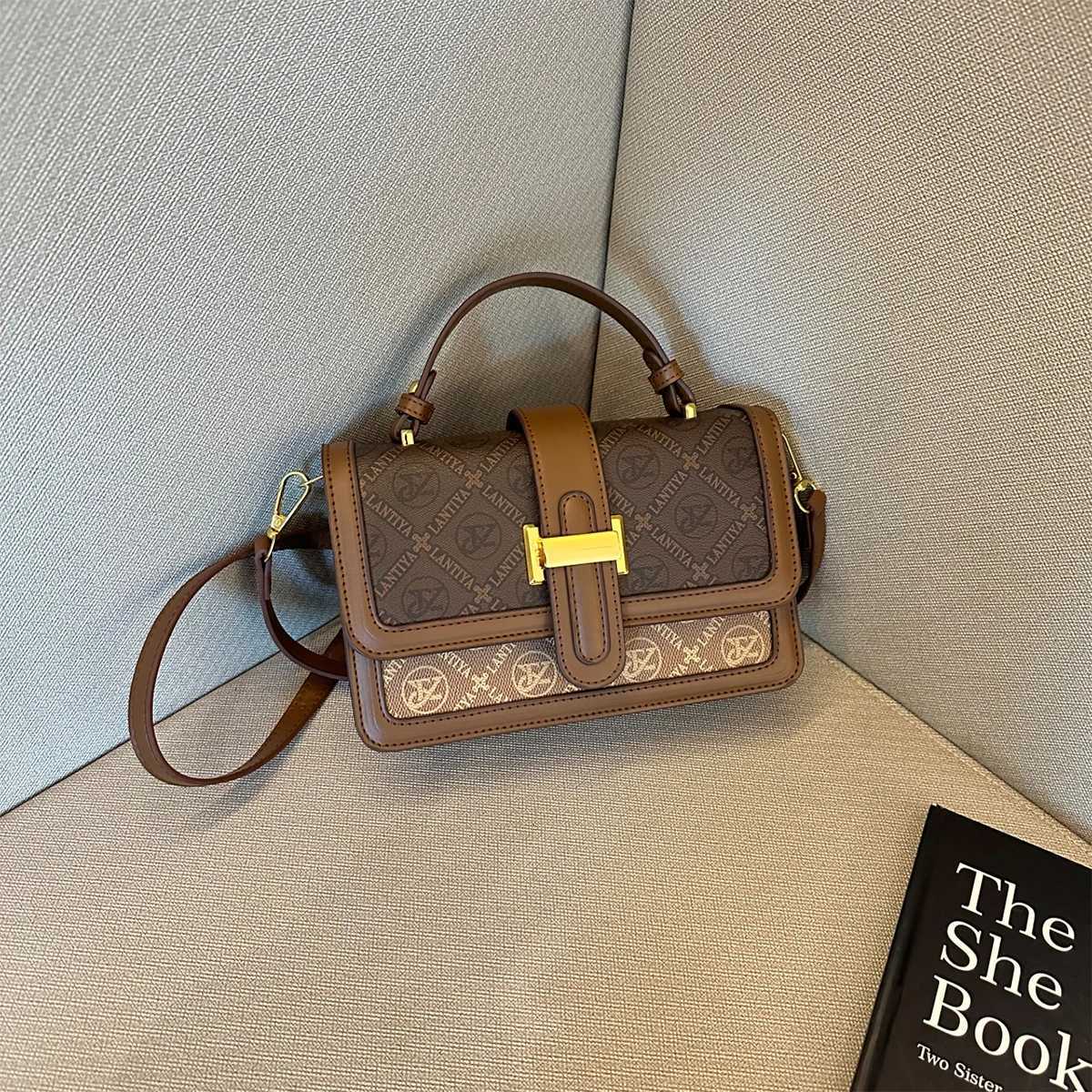 Vintage Letter-Print Crossbody Bag for Wen Quilted PU Trim Magnetic Flap Inner Zip Adjustable Strap for Daily Cmute Handbag Y251120