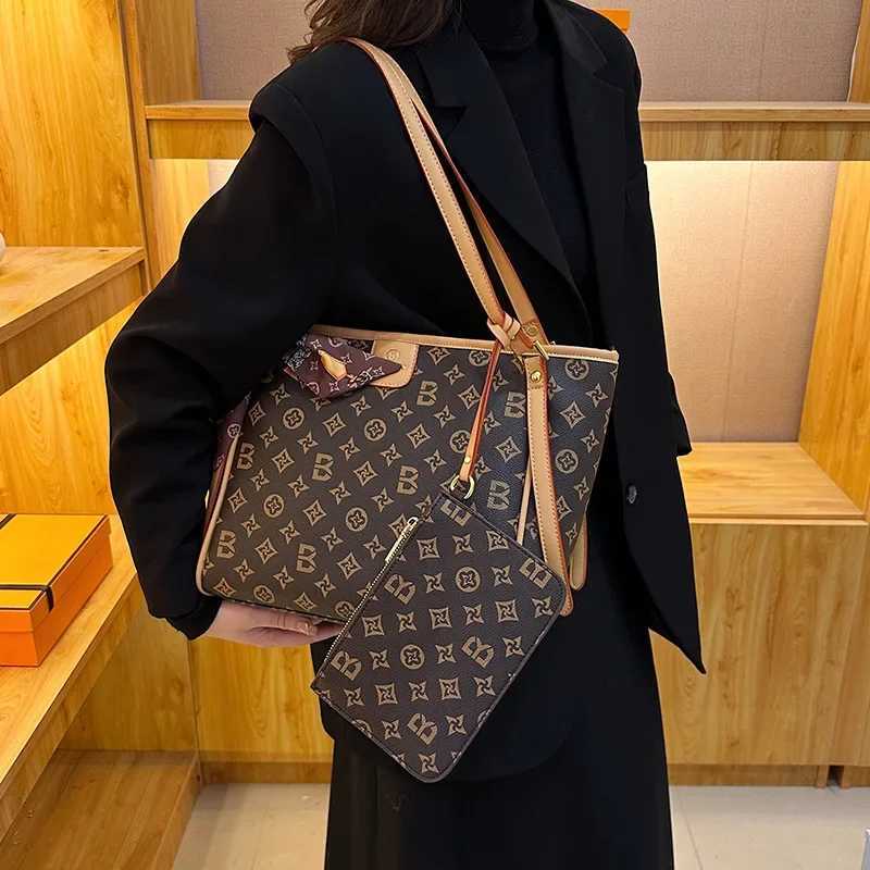 Wens Cantese Cyber Tote - ASCII Expandable with Tech Strap for Work Y251120