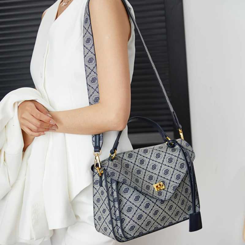 Luxury Vintage Pattern Messenger Bag Lock Design Handbag Wen Purse Large Capacity Crossbody Briefcase Elegant Shoder Tote Y251120