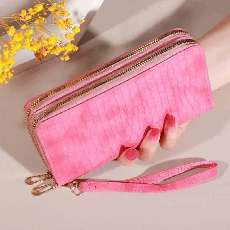 Chic Vintage Double Layer Clutch Wallet - Retro Zipper Coin Purse Wristlet - Fashionable Womens Accessory with Secure StorageW251120