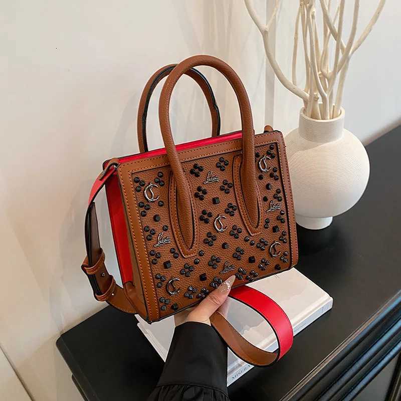 2025 Laser-Cut Tote Bag European-Inspired Cvertible Shoder Crossbody Purse for Wen Vintage Day to Night Carryall Y251120