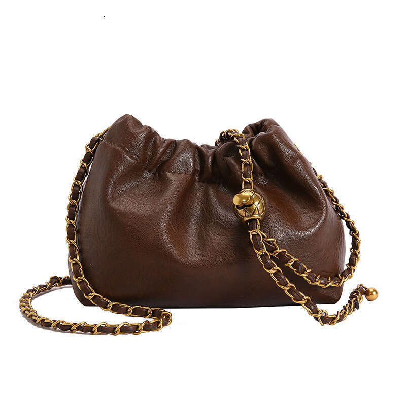 2025 new fashionable and popular niche design women's commuting chain crossbody bag, mini bucket bag
