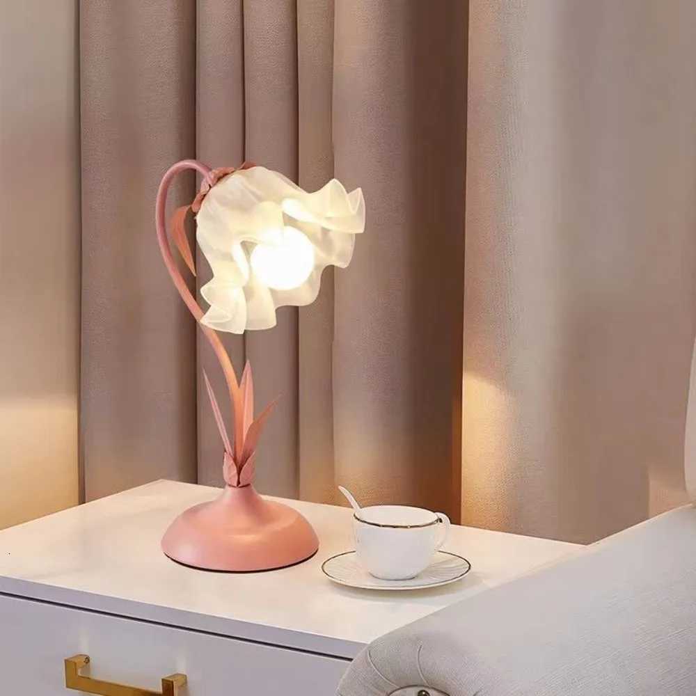 Vintage Three-speed Lighting Night Light Soft Light DIY Floral Table Lamp Bedside LED Reading Light Desktop Decoration M251120