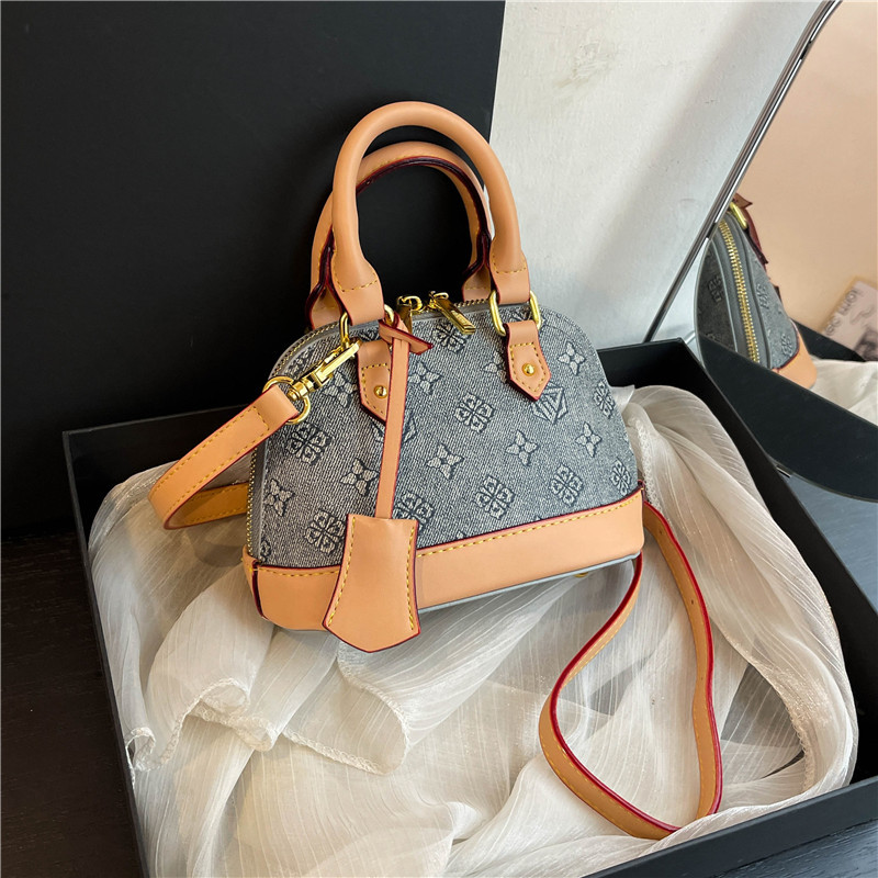 Free delivery designer bag Fashionable casual small square crossbody bag soft commuter women's bag