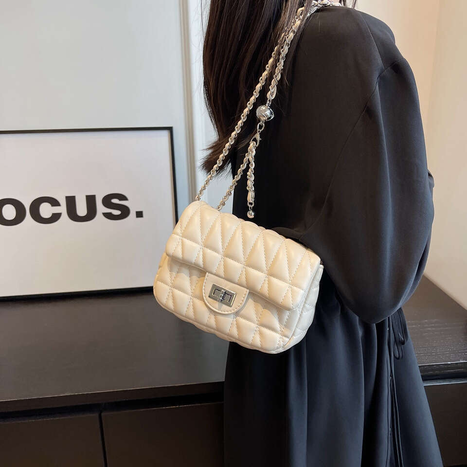 2025 new versatile crossbody women, trendy and fashionable diamond grid chain bag, niche single shoulder small square bag for women