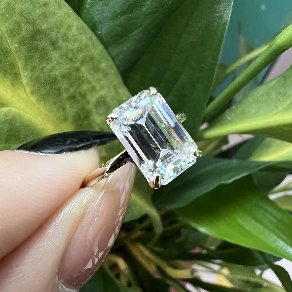 Fancy Jewelry Romantic 10K Solid Gold AU585 7x10mm Emerald Cut White Moissanite Plain Band Wedding Ring