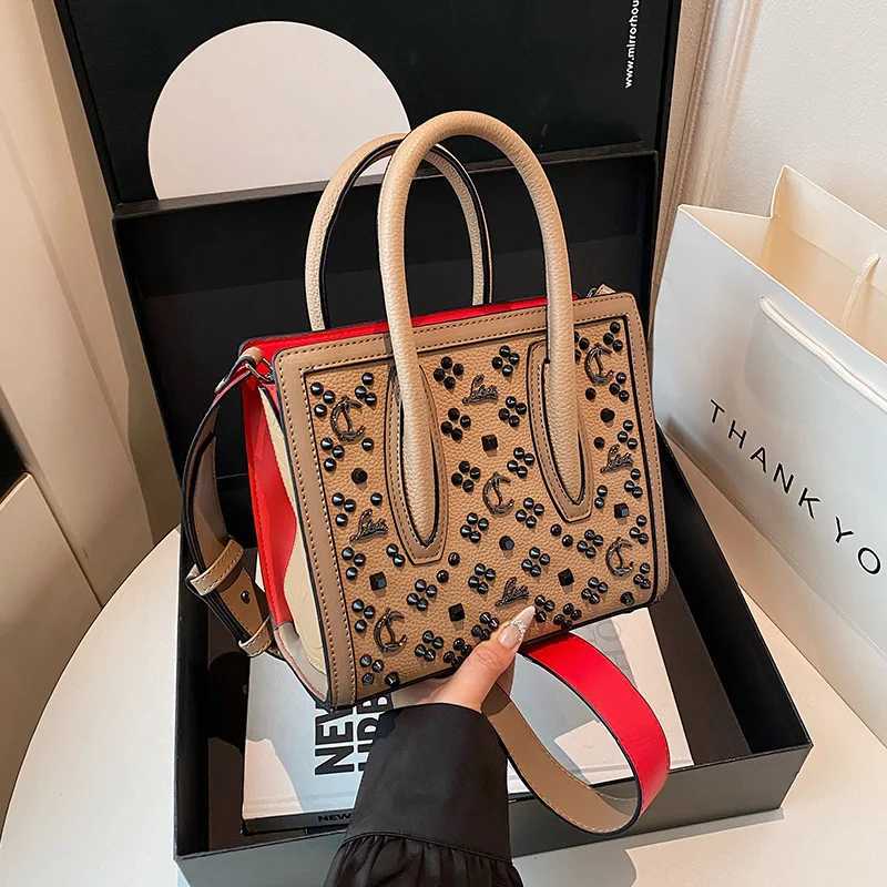 2025 Laser-Cut Tote Bag European-Inspired Cvertible Shoder Crossbody Purse for Wen Vintage Day to Night Carryall Y251120