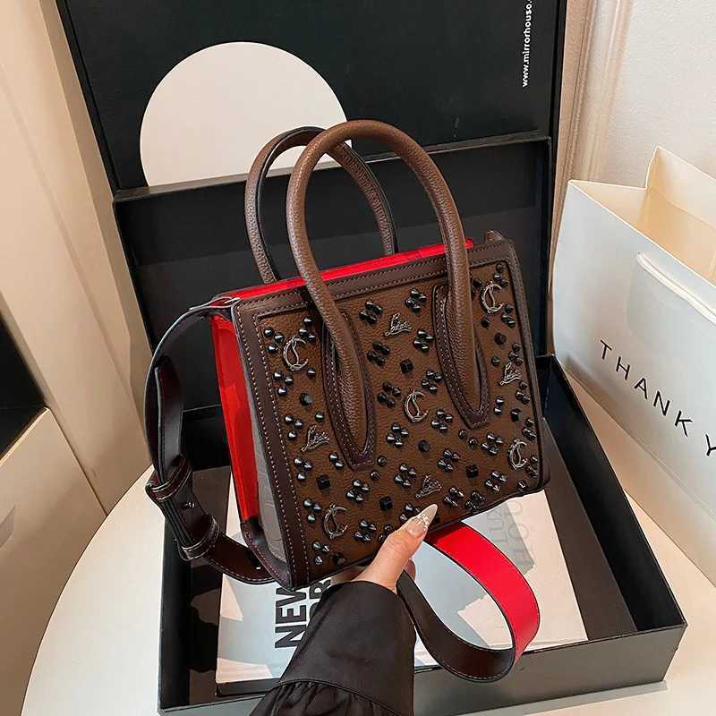 2025 Laser-Cut Tote Bag European-Inspired Cvertible Shoder Crossbody Purse for Wen Vintage Day to Night Carryall Y251120