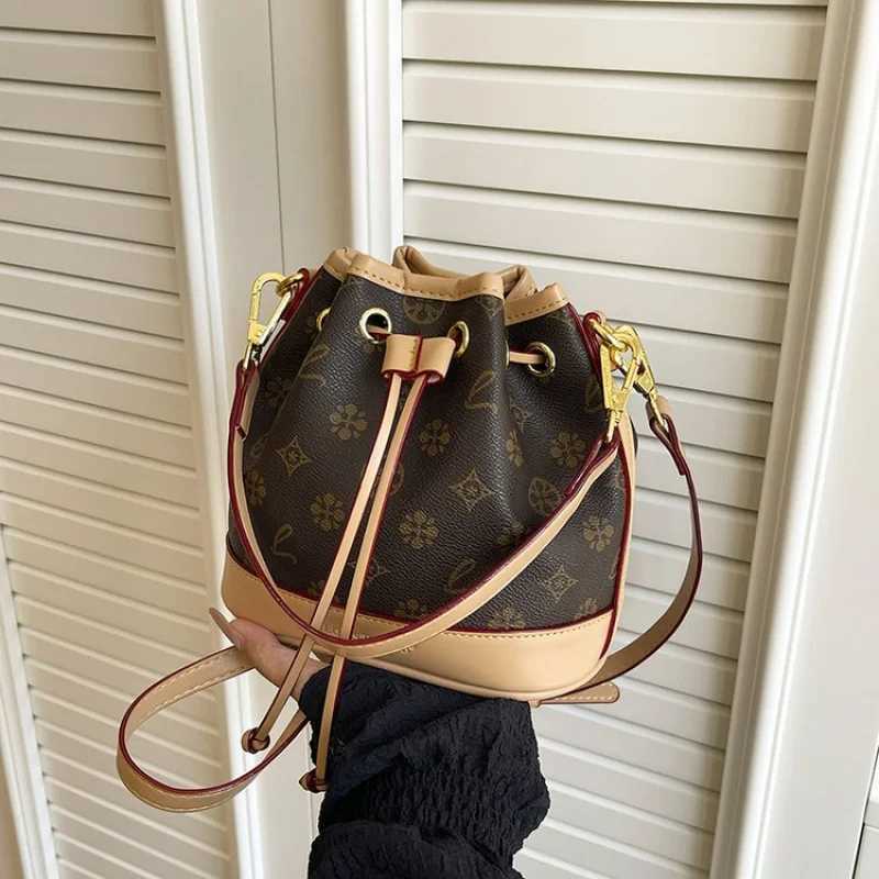 High Quality Leather Shoder Bag For Wen By Famous Designer Luxury Brand With Elegant Look And Secure Zipper Y251120