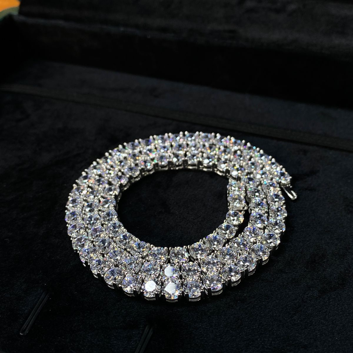 Unisex VVS Moissanite Tennis Chains Precision Crafted Hip Hop Necklaces in Various Sizes (3mm-5mm) with Pass Dial Tester
