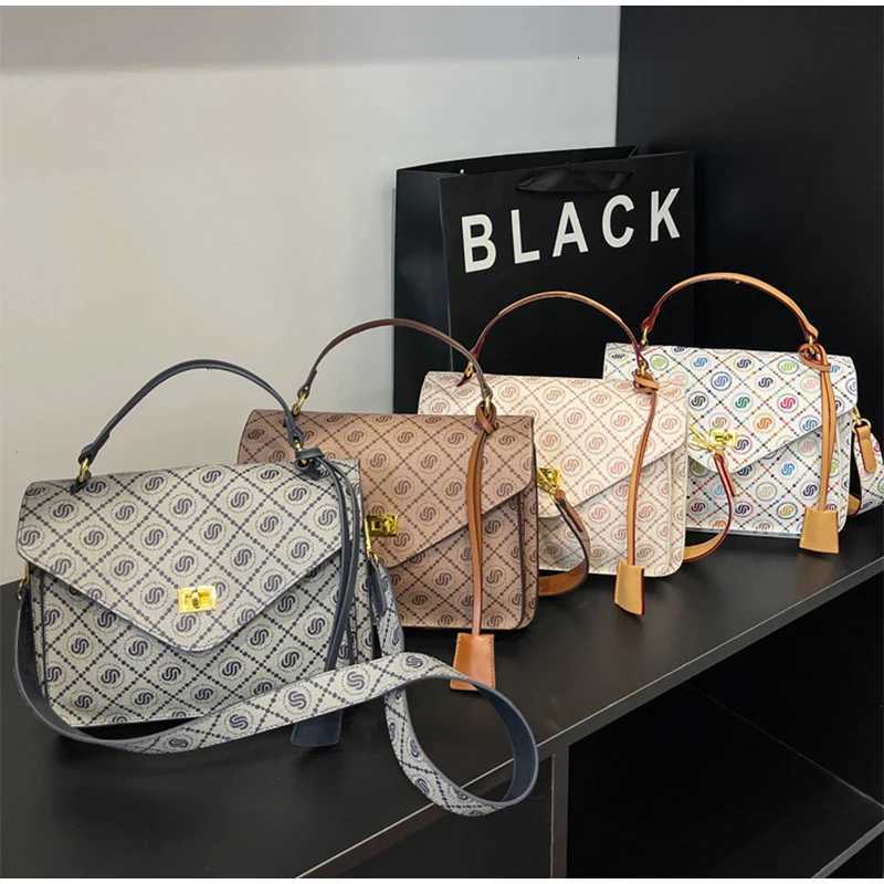 Luxury Vintage Pattern Messenger Bag Lock Design Handbag Wen Purse Large Capacity Crossbody Briefcase Elegant Shoder Tote Y251120